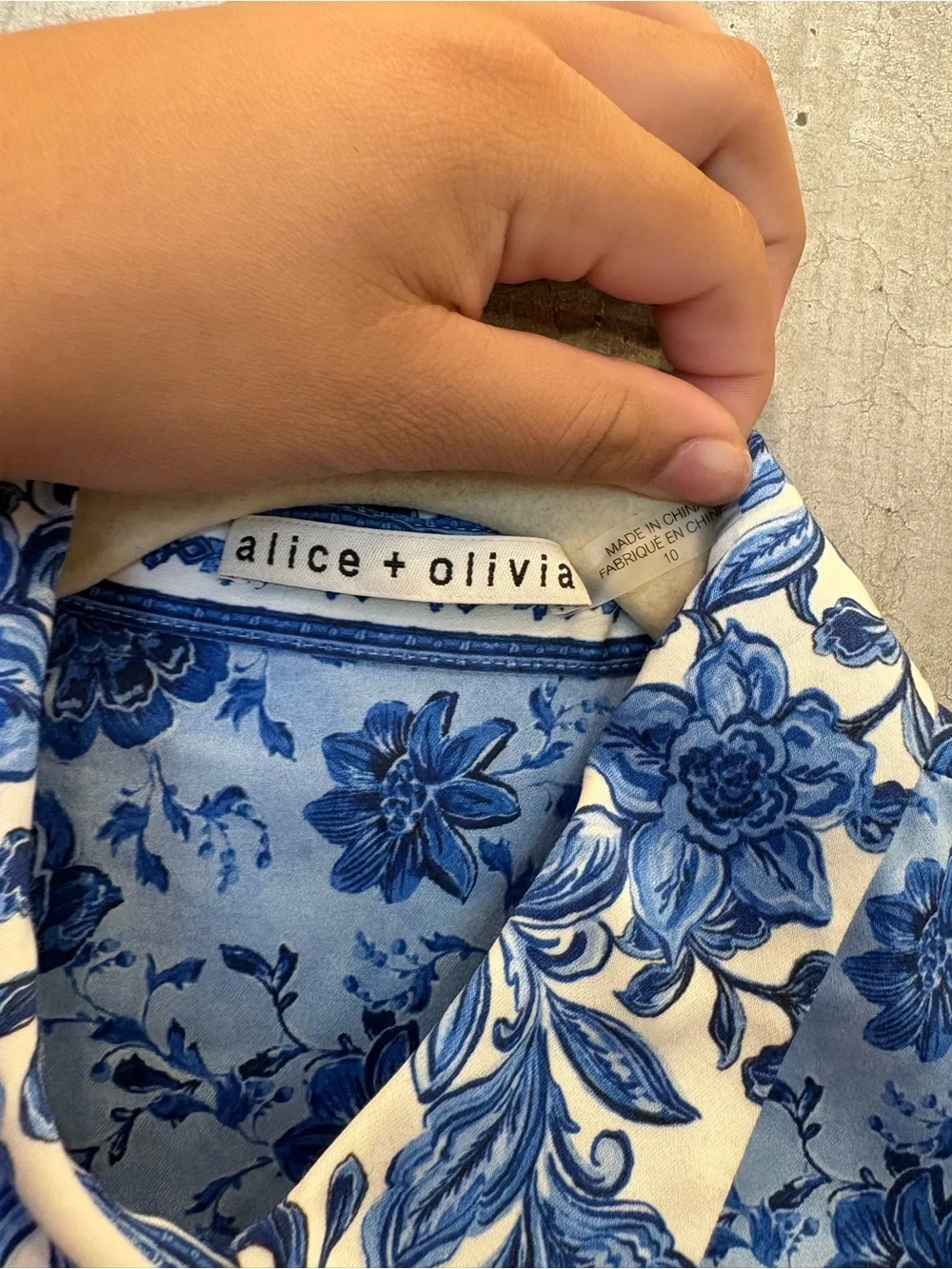 Alice + Olivia Blue and White Printed Tie-Waist Shirt Dress - Picture 3 of 4